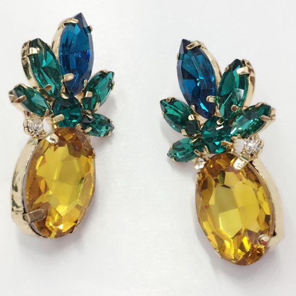 New!!! Beautiful Crystal PIneapple Earrings - Picture 4 of 7